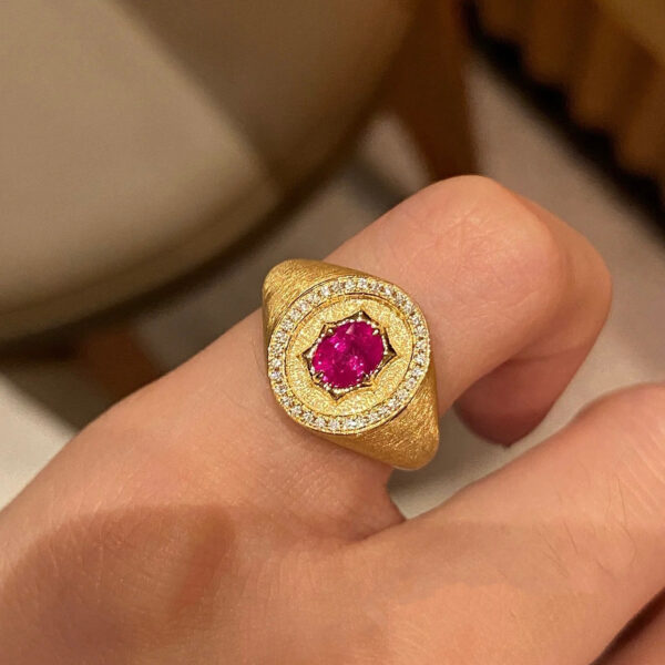 Retro Big Diamond Red Corundum Brushed Diamond-studded Ring